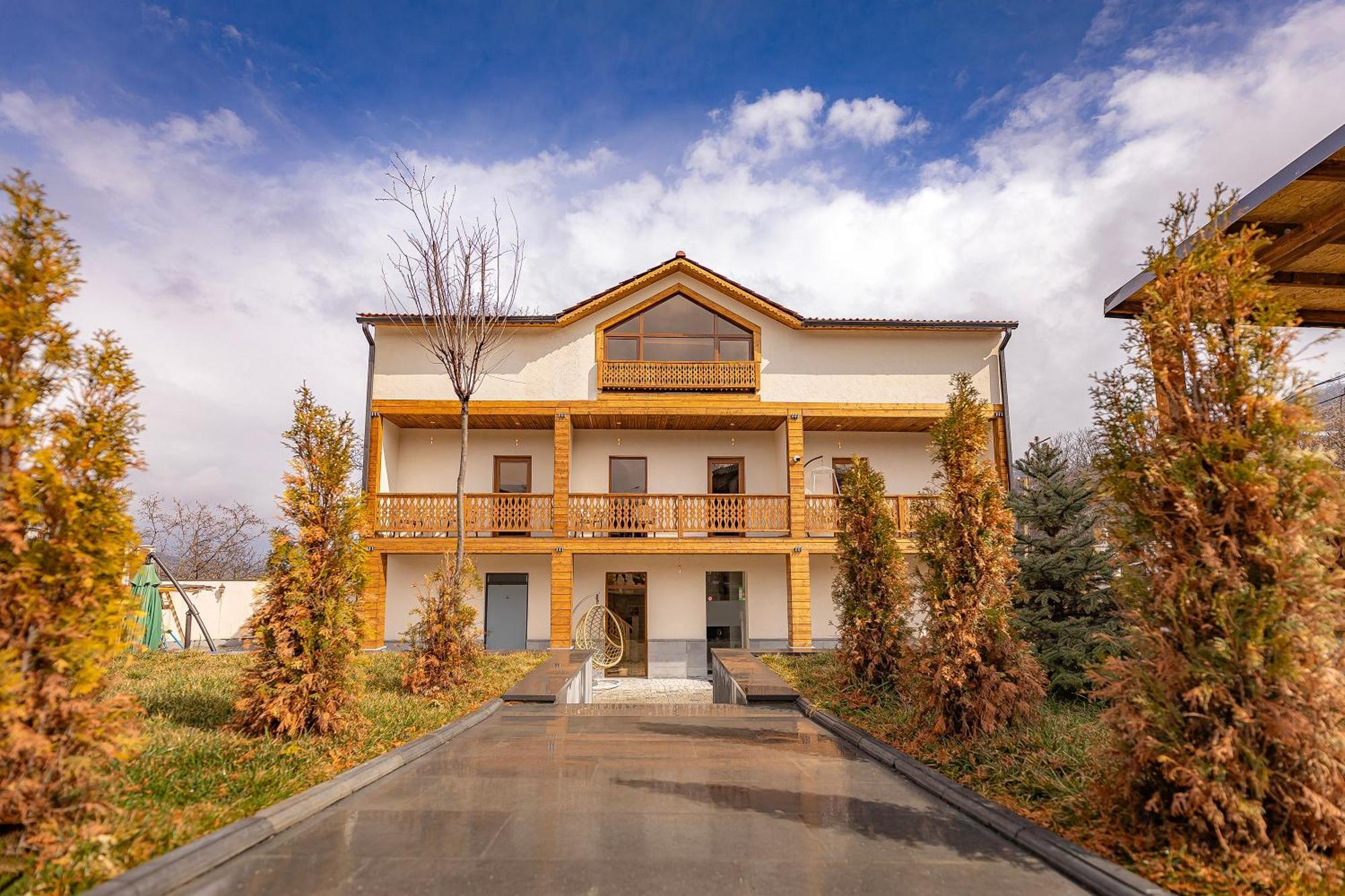 Taniqinn Dilijan Hotel Kültér fotó